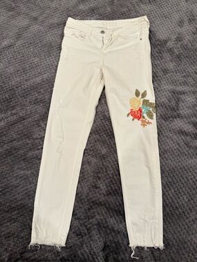 Zara  size 4 White Skinny Jeans with Multicolor Floral Embroidery